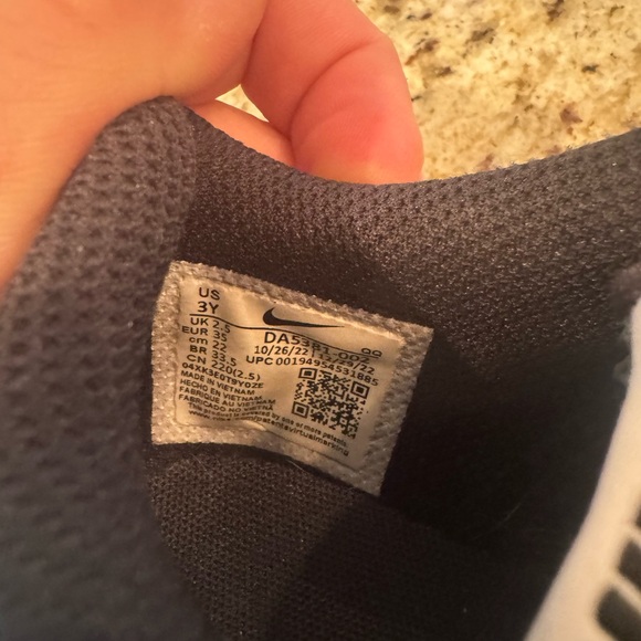 Nike Kids Black and White Sneakers - Picture 5 of 5